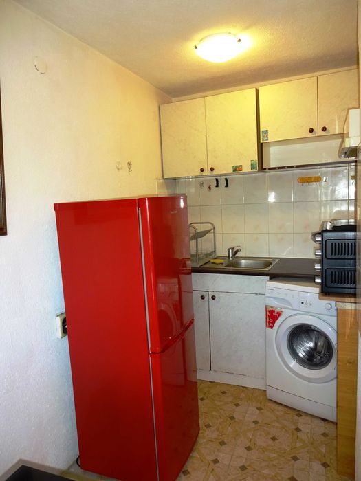 Дава се под наем Едностаен апартамент в Варна, Спортна зала - 30 кв.м за 295.8 € - Снимка #2