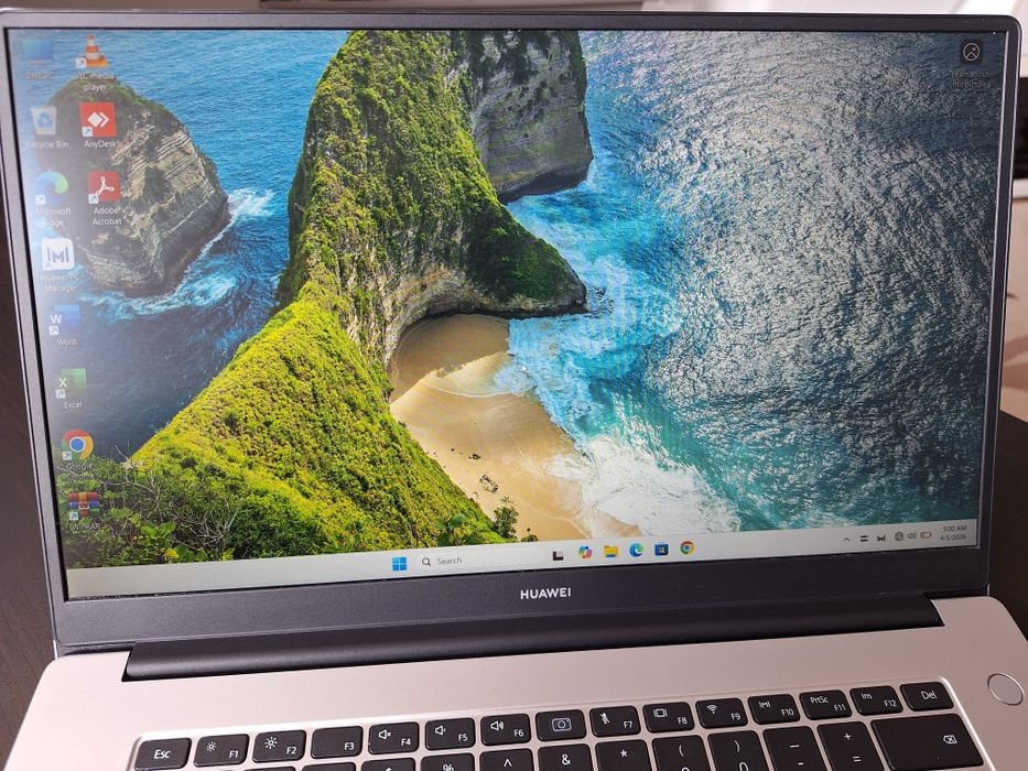 Laptop Huawei MateBook D15 cu procesor AMD Ryzen 5 3500U