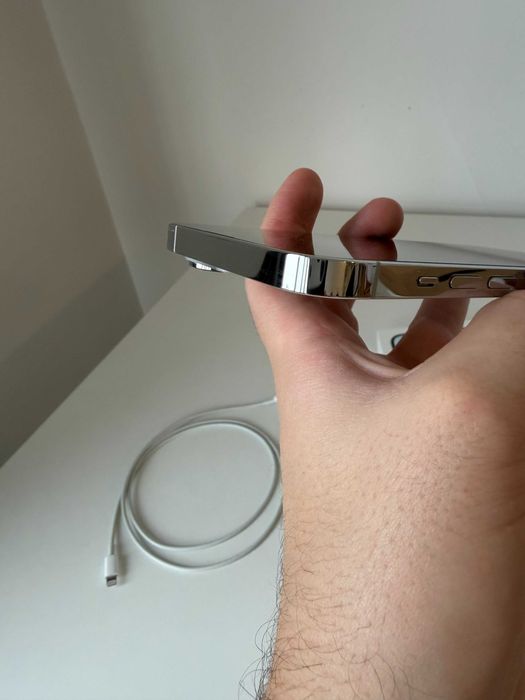 Продавам iPhone 14 Pro Max - white