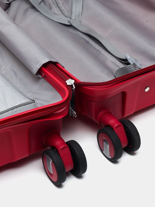 Два средних чемодана 70 литров