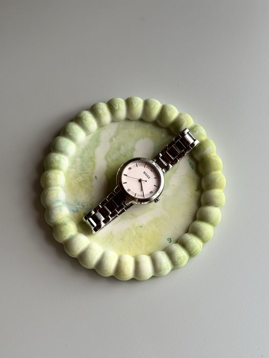 Елегантна гипсова поставка за бижута – стил и практичност в едно