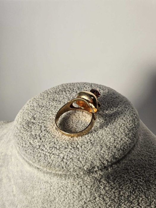 Inel din  aur galben cu piatra rosie 14K, 3.79 grame