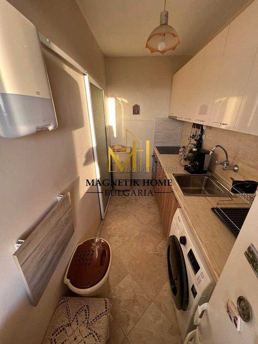 Слънчев тристаен апартамент до Новата поща в широк център