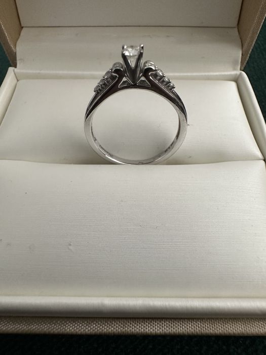 Inel de logodna (Sabrini)