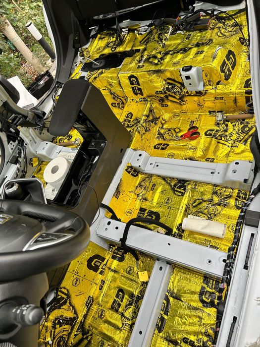 Montaj lumini ambientale, insonorizari auto