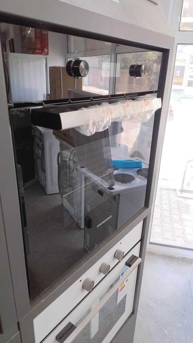 Чисто нова черна Фурна за вграждане Heinner 70 л Каталитично самопочистване Пуш Бутони Black