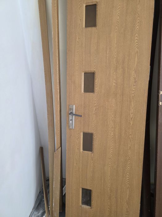 Vând uși de interior cu toc inclus