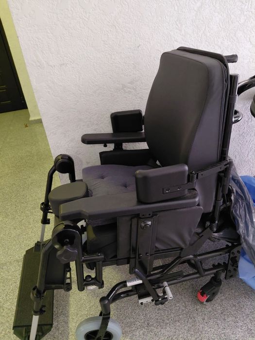 Продам инвалидную коляску