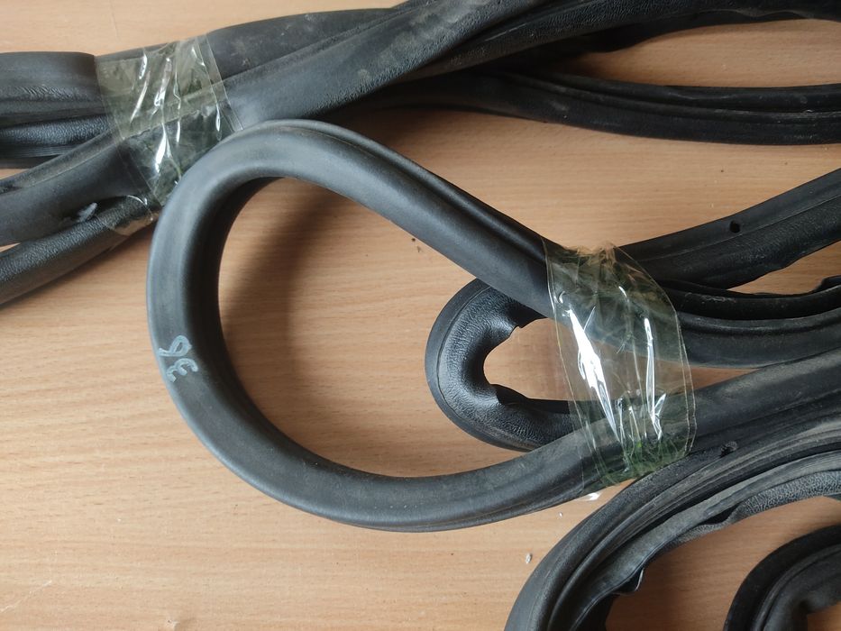 Продам уплотнители дверные БМВ е 36