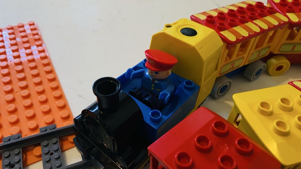 Duplo оригинално и съвместимо релси и влакове