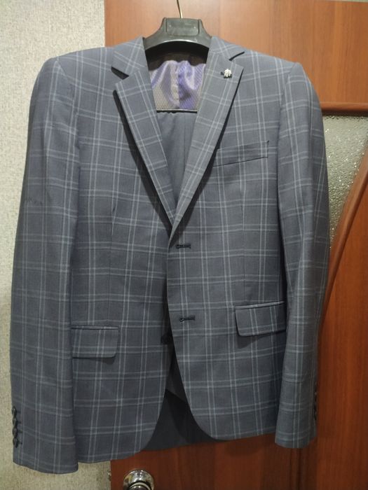 Продам костюм тройка