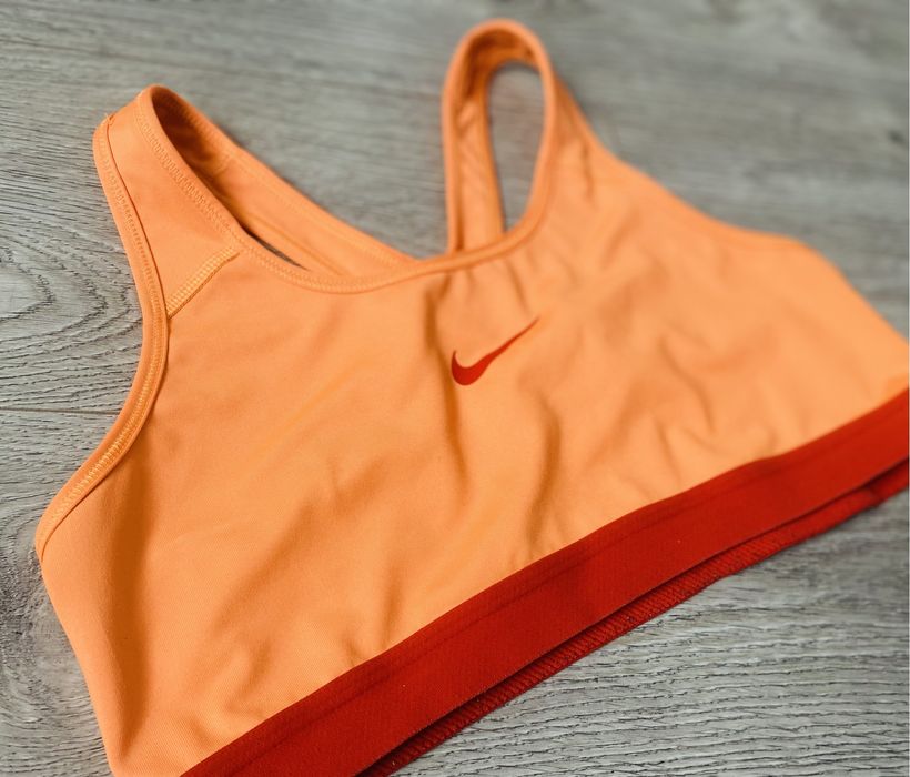 Bustiera sport Nike foarte frumoasa