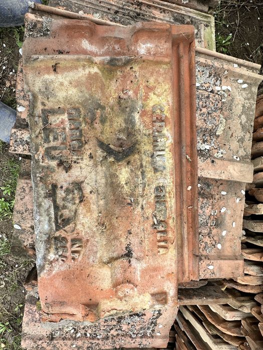 Vând țiglă ceramică + cupe coamă – aprox. 800 bucăți – stare bună