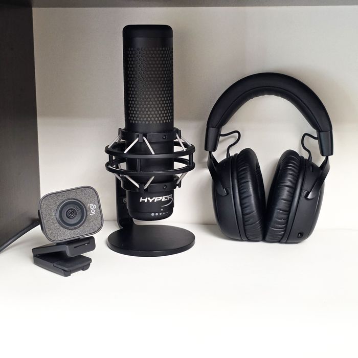 HyperX Cloud III S Wireless + HyperX QuadCast S + Logitech StreamCam