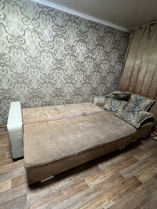 Продам угловой диван 9900