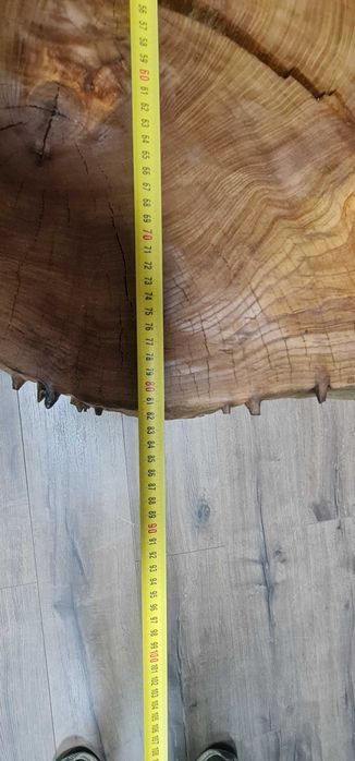 Масивна холна масичка от дърво и метални крака ръчна изработка