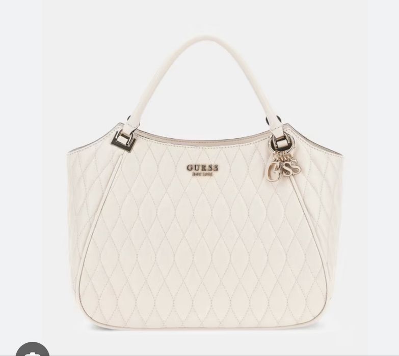 Чанти на  Guess, Desigual и Carpisa