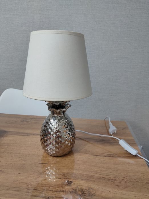 Настольная лампа