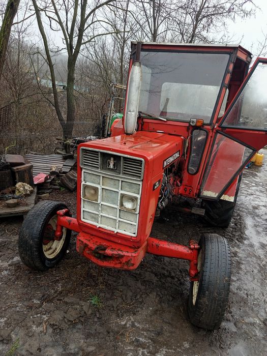 Vând tractor international