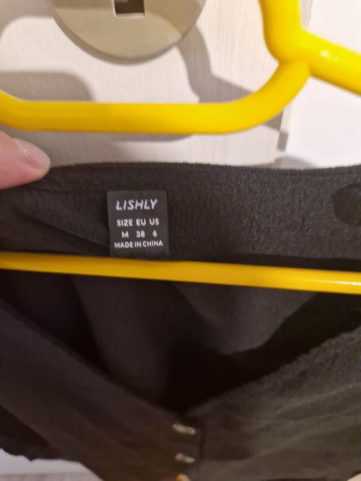 Tricou negru cu nasturi