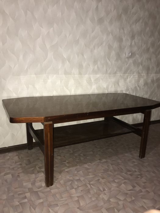 Журнальный стол деревянный