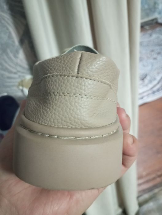 Продам кожаные кроссовки