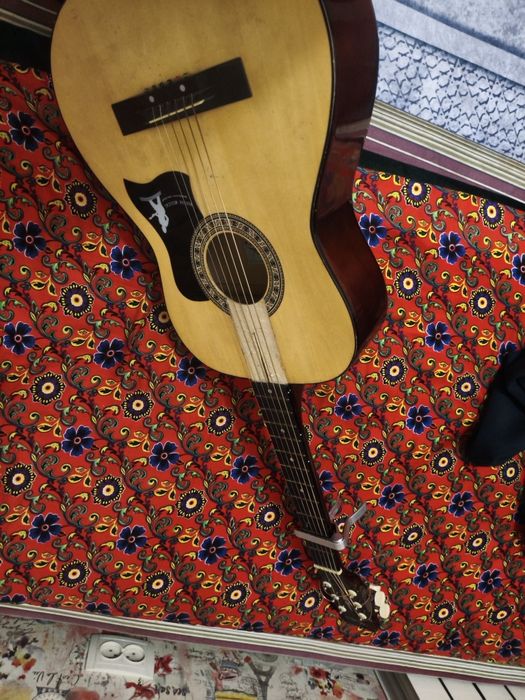 Продам гитару Мадина