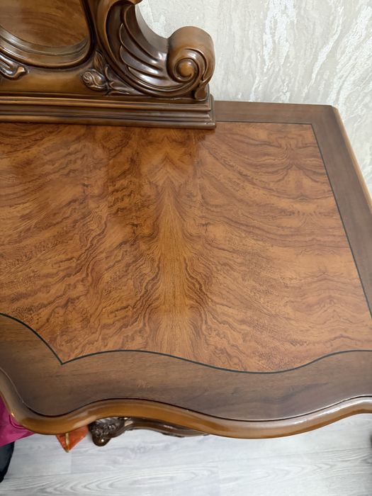 Комод с зеркалом