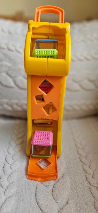 Музикален жираф на Fisher price с пет  кубчета