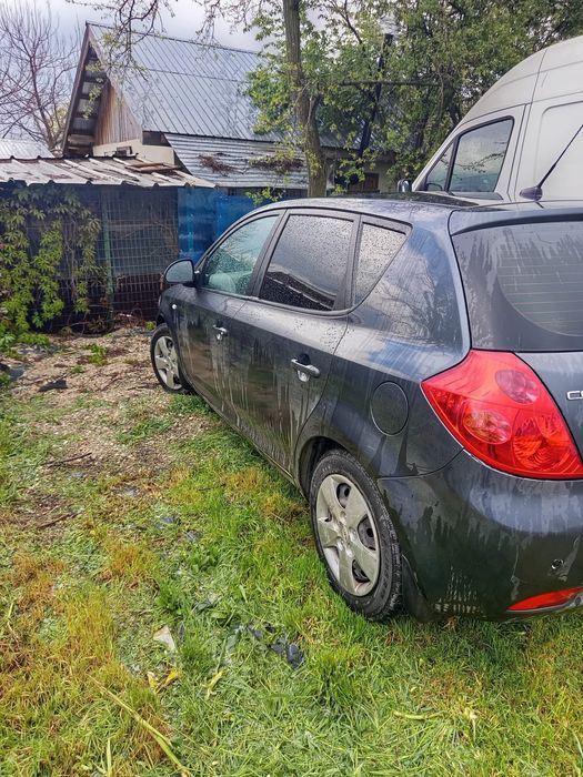 Vând kia ceed Masina întreținută! Personala AC funcțional 4 geamuri