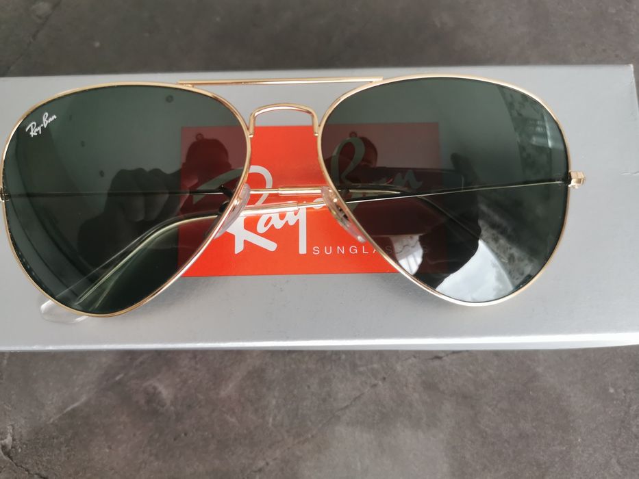 Ochelari de soare Ray-Ban, impecabili.