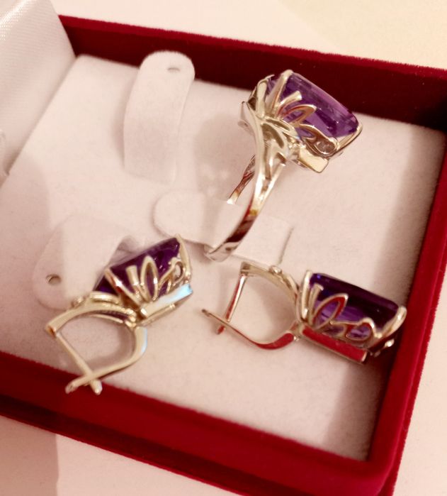 Украшение  из  серебра