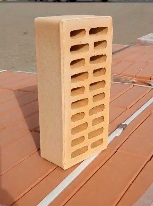 Кирпич на Зират солома