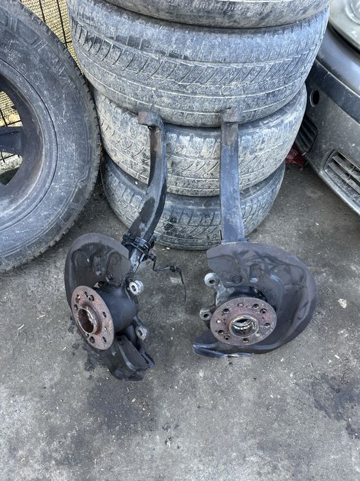 Fuzeta butuc stanga fata Mercedes ML W164 ML320 ML280 3.0 V6