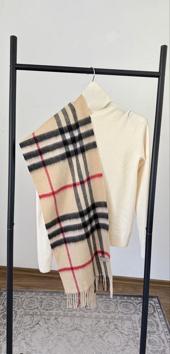 Burberry кашмирен лал