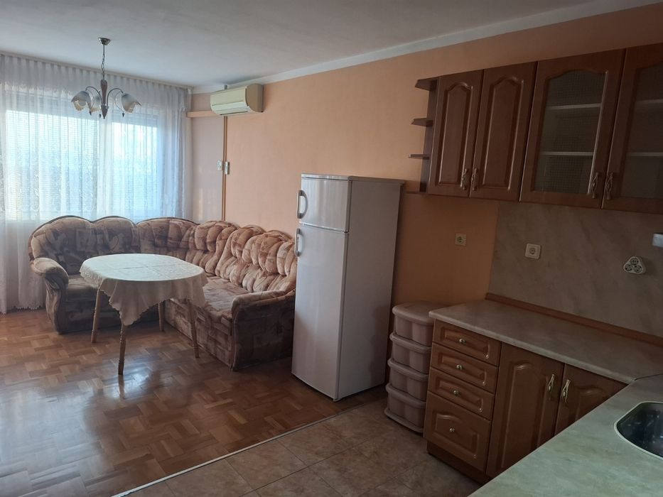 Дава се под наем Двустаен апартамент в Бургас, Славейков - 50 кв.м за 448.8 € - Снимка #2