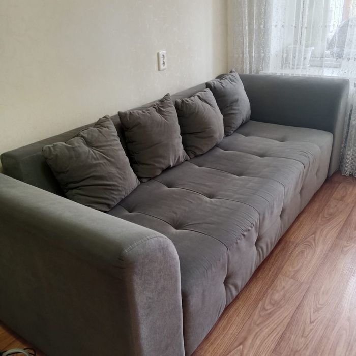 Диван, в хорошем состоянии,стоит не. долго