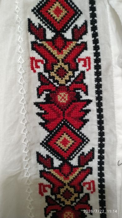 Мъжка риза със бродерия шевица
