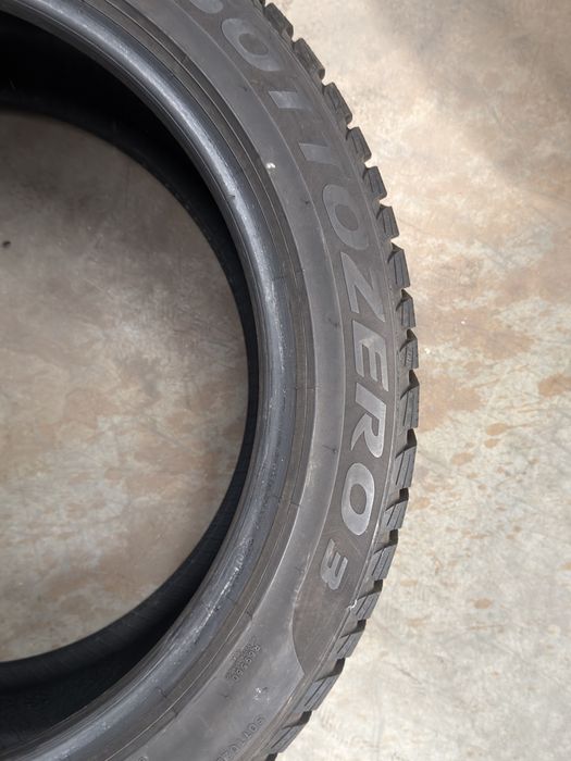 Vand 4 anvelope 235/45/18 pirelli de iarnă ca noi