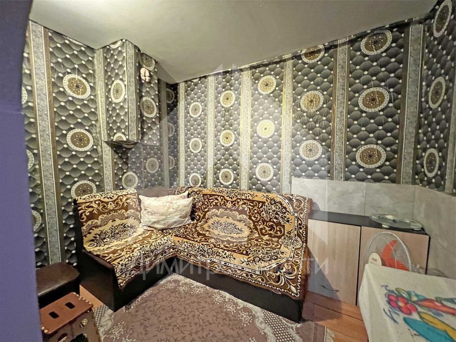 Продава самостоятелна, еднофамилна къща гр. Нови пазар - кв. Нииж.