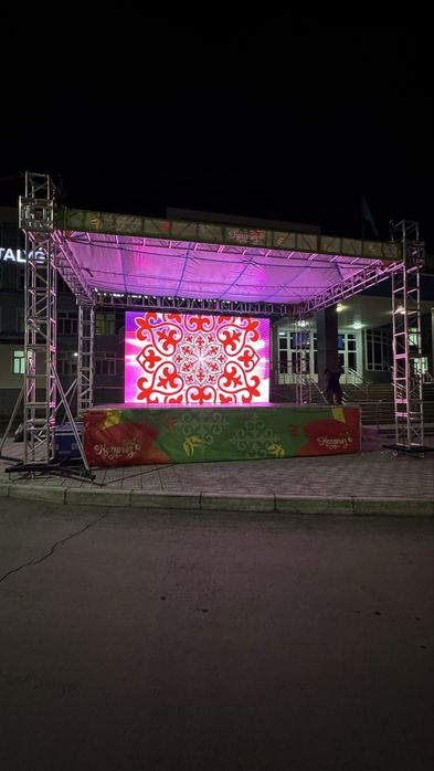 Сцена Фермы Подйум