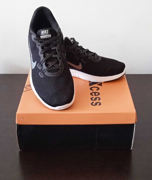 Дамски маратонки NIKE FLEX, номер 38.5