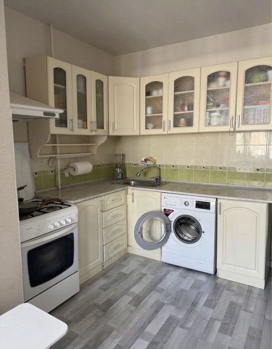 Код 892  Продам 4/4/5 ком квартиру куйлюк массив 6