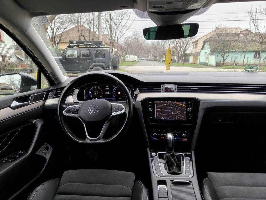 Volkswagen Passat / Automat / High-Line / 2023 / Euro 6 / NAVI / Masaj