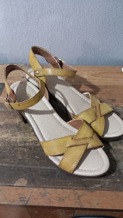 Сандали с платформа и лек ток, номер 39