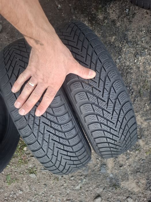 Vand 2 anvelope 165 70 14 pireli m+s mixte bune