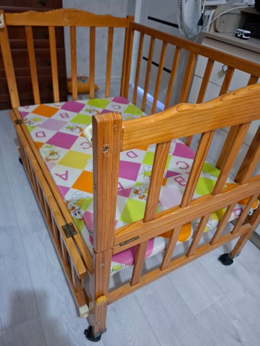 Продам детскую кроватку