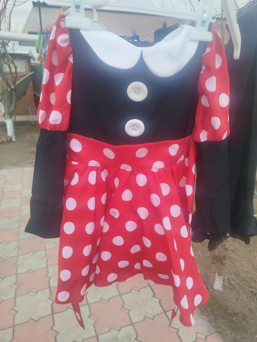 Продам платья и костюмы