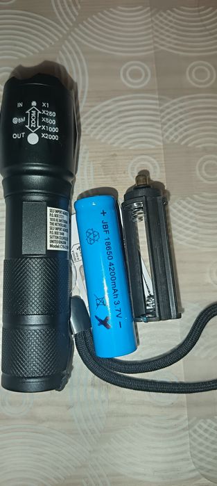 Lanterna cu acumulator 18650 3,7 V sau baterii /acumulatori 3x1,5V AAA