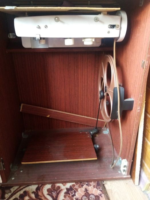 Продам швейную машинку "Чайка"142-2м